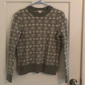 Gray and white Gap sweater